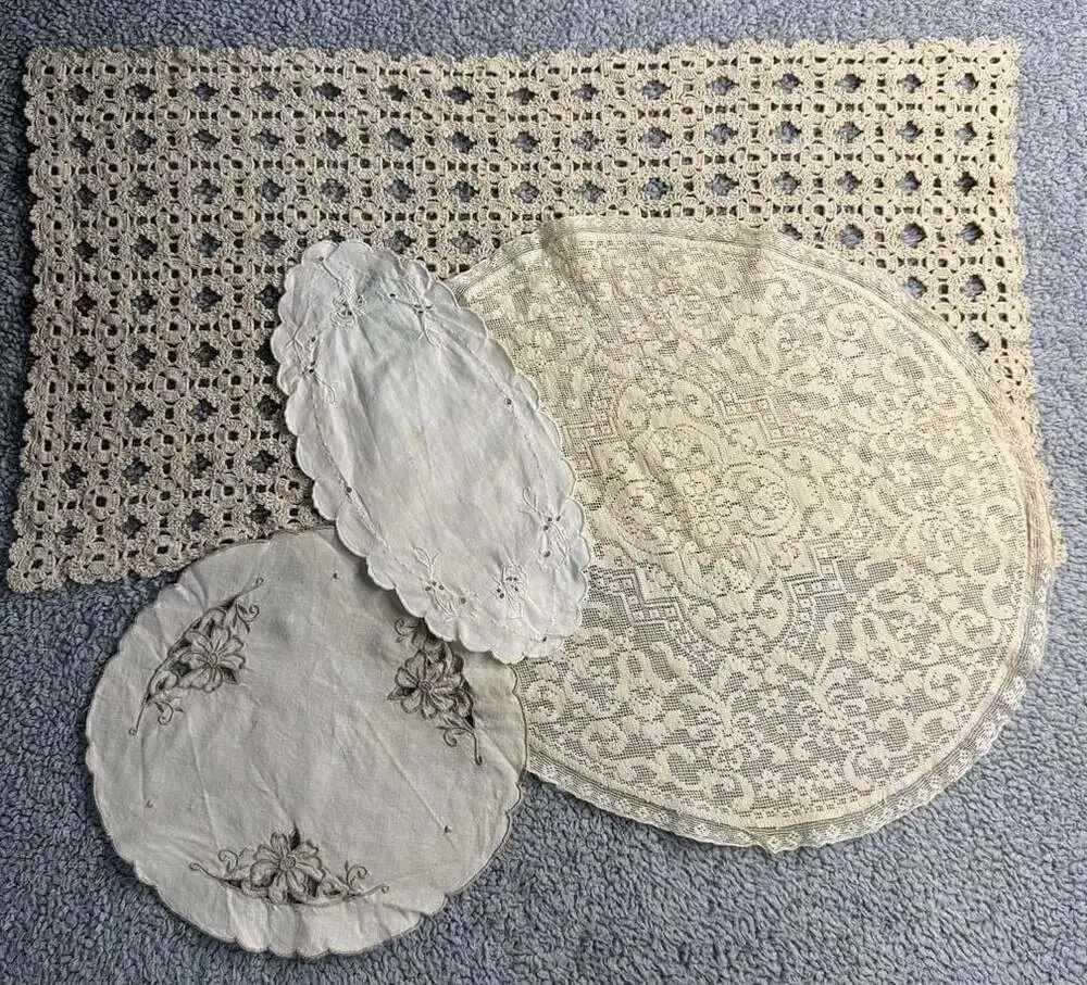 VTG Assorted Linens and Crochet Doily Table Mat Set (4-Piece)